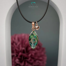 Kettenanhänger elliptisch mit Haaren.