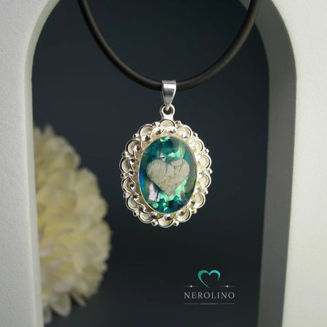 Anhänger Antik mit Ascheherz.