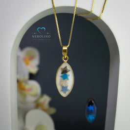 Kettenanhänger elliptisch mit Sternen aus Asche und Haaren.