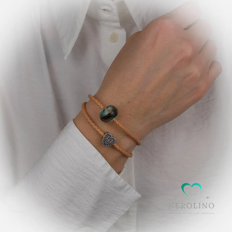 Kunstleder Armband in der Farbe Beige mit 3mm Breite, doppelt gelegt.