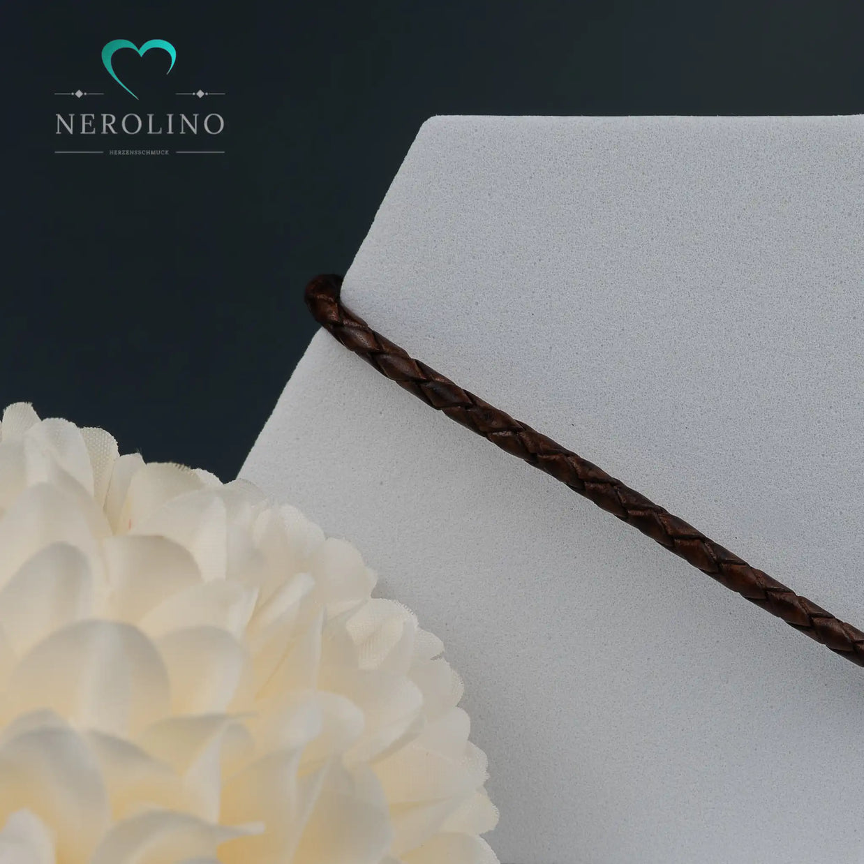 Leder Armband in der Farbe braun mit 3mm Breite. 