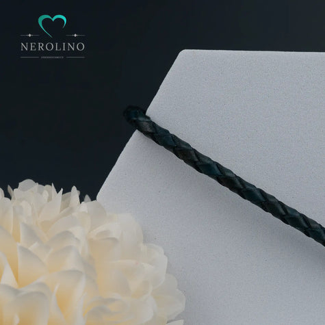 Leder Armband in der Farbe petrol mit 4mm Breite. 