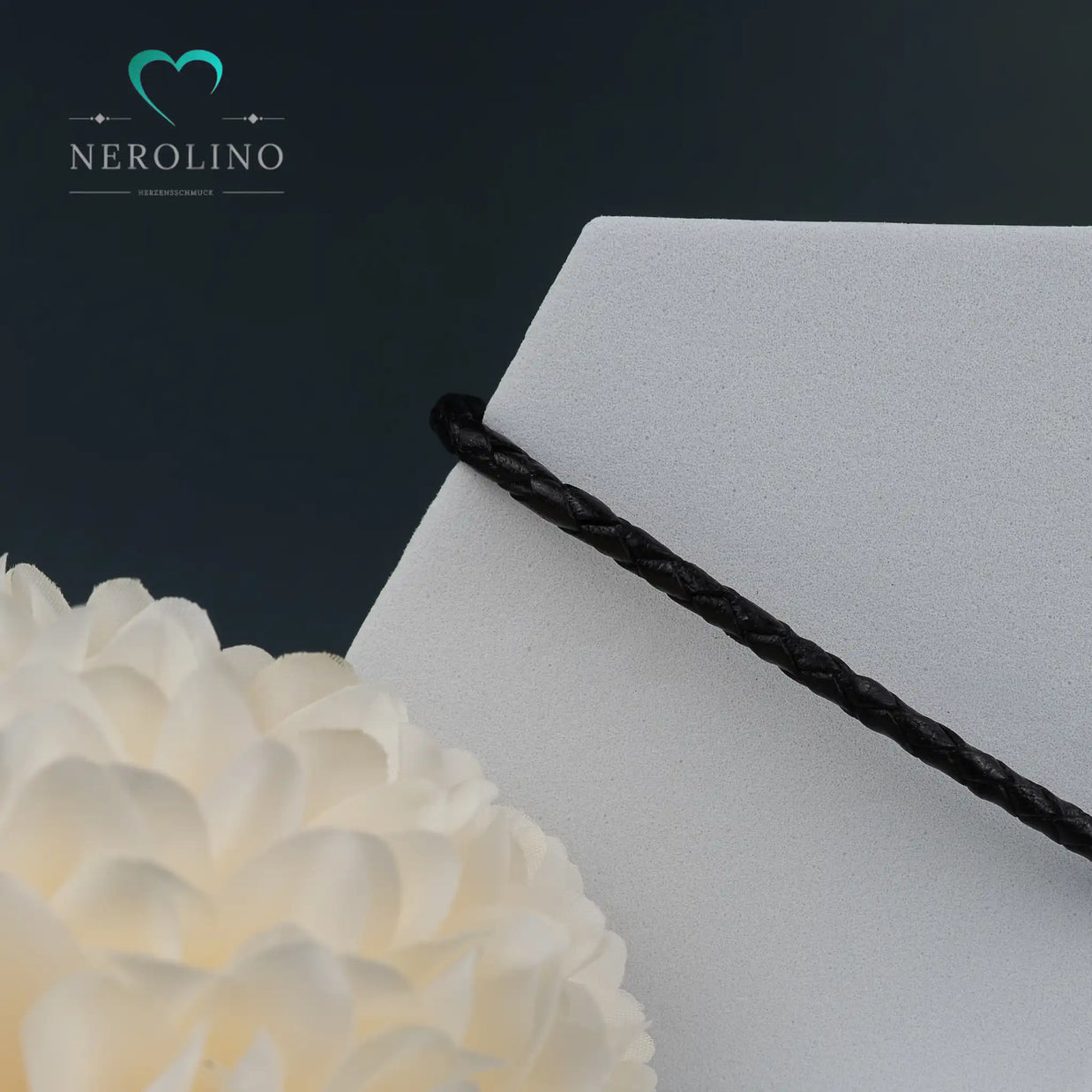 Leder Armband in der Farbe schwarz mit 3mm Breite. 