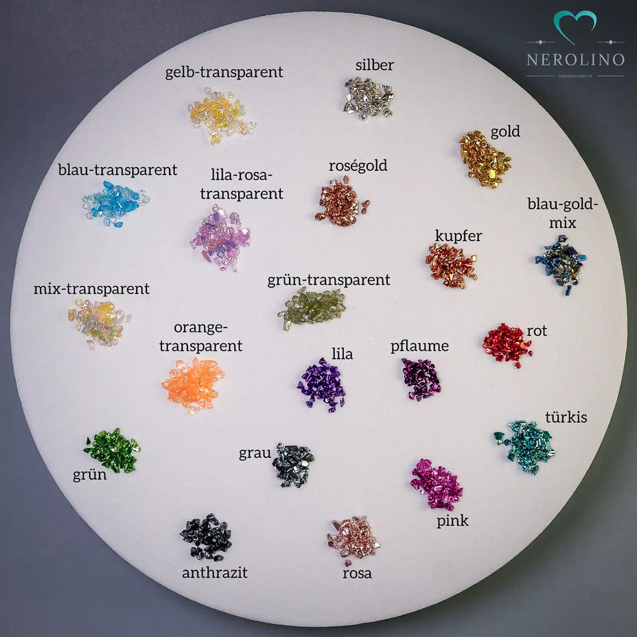 Farbsteine in verschiedenen Farben als Füllung für Perlen und Anhänger.
