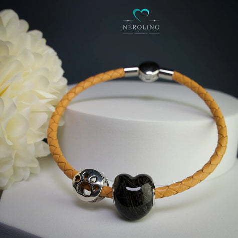 Großlochperle in Herzform gefüllt mit Tierhaaren.