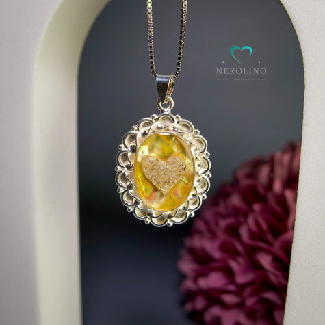 Kettenanhänger Antik mit Ascheherz.