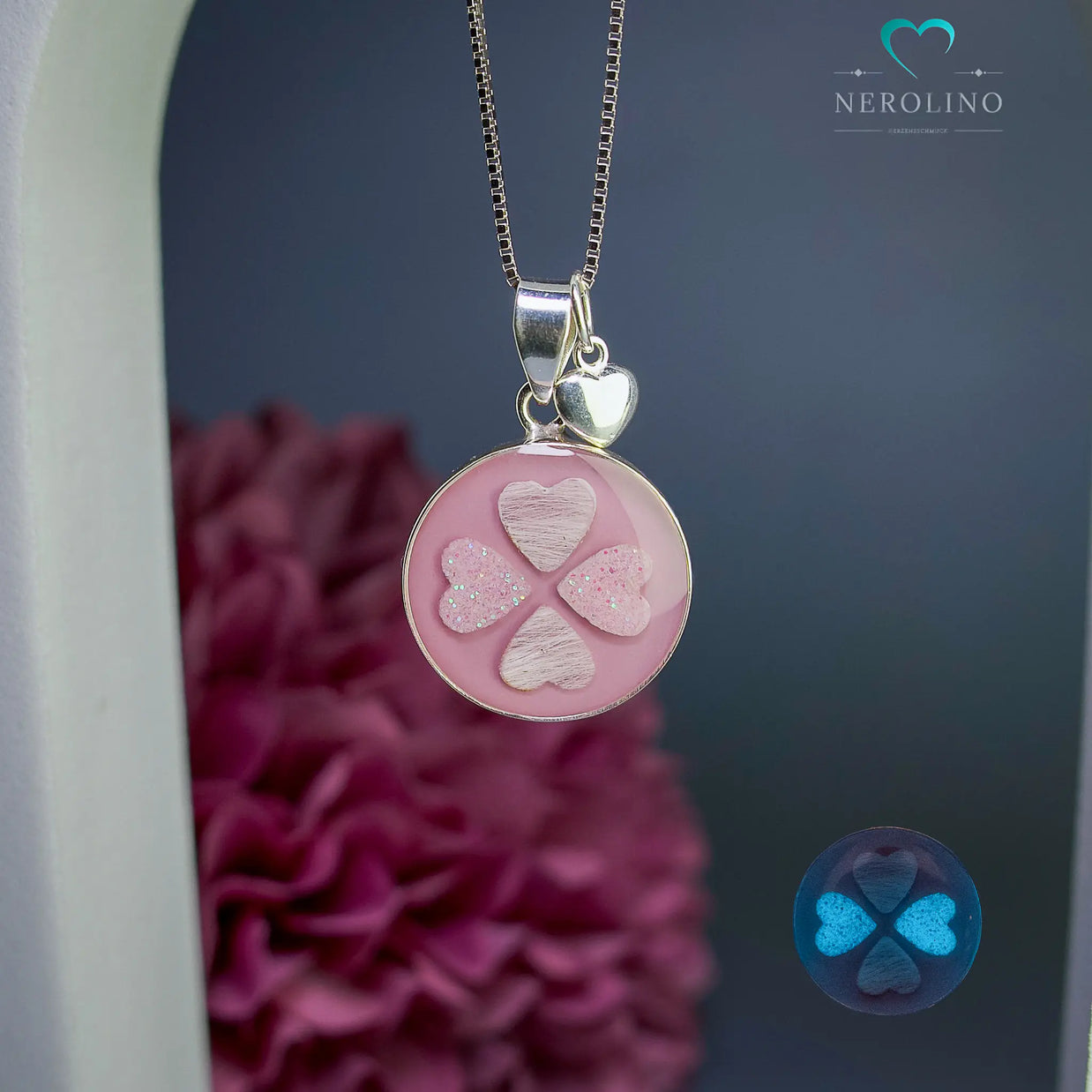 Anhänger rund mit Herzen aus Haaren und Asche die im dunkeln leuchten in Sterlingsilber. 