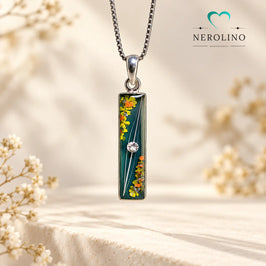 Kettenanhänger lang in Sterling Silber mit Schnurrhaaren und Blüten.