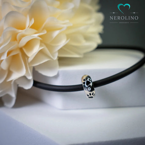 Stopperperle mit Pfötchenabdruck und Zirkonia in 925 Sterling Silber. 