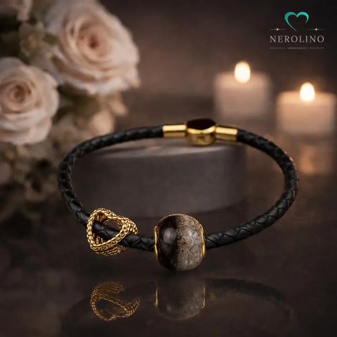 Perle mit Tierhaaren und Asche am Lederarmband.