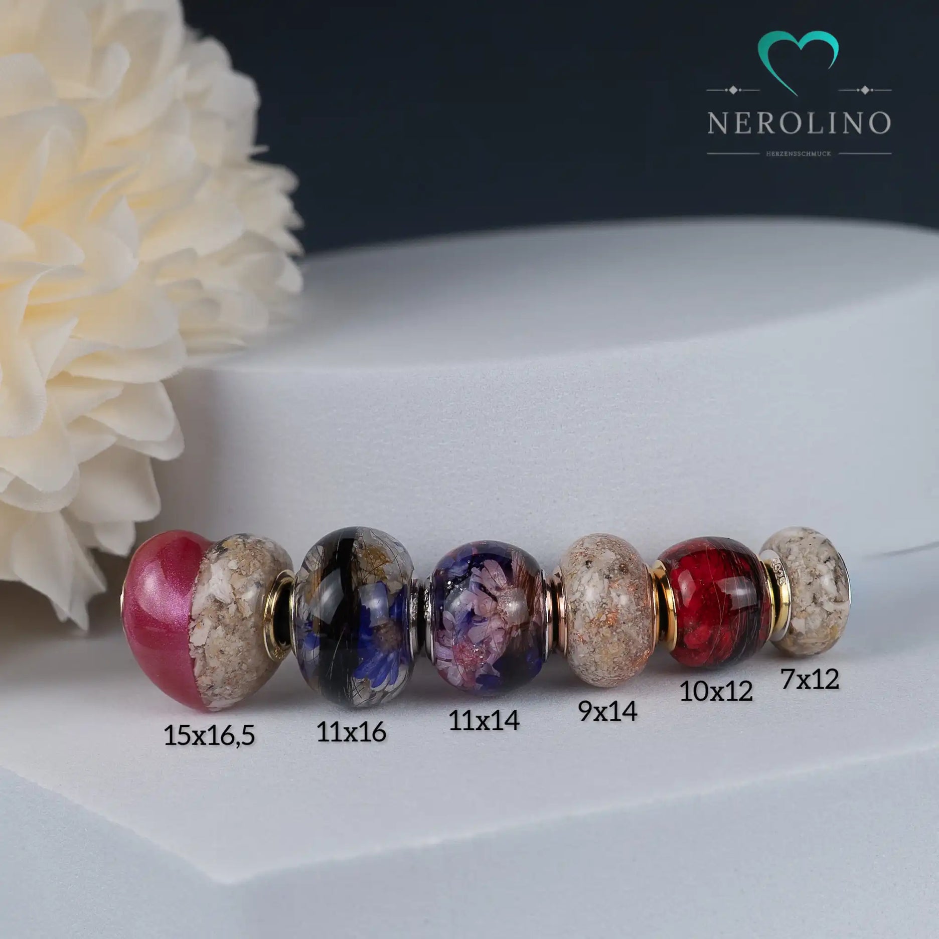 Größenvergleich von verschiedenen Großlochperlen.