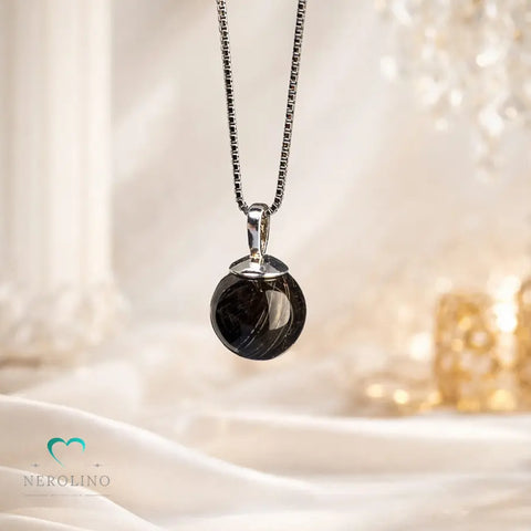 Perlenanhänger mit Tierfell und Sterling Silber.